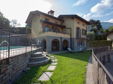Le Rose Sleeps 6 - Families Only Please Villa *