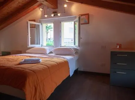 Le Rose Sleeps 6 - Families Only Please Villa Menaggio