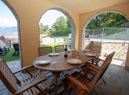Le Rose Sleeps 6 - Families Only Please Villa Menaggio