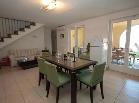 Le Rose Sleeps 6 - Families Only Please Villa